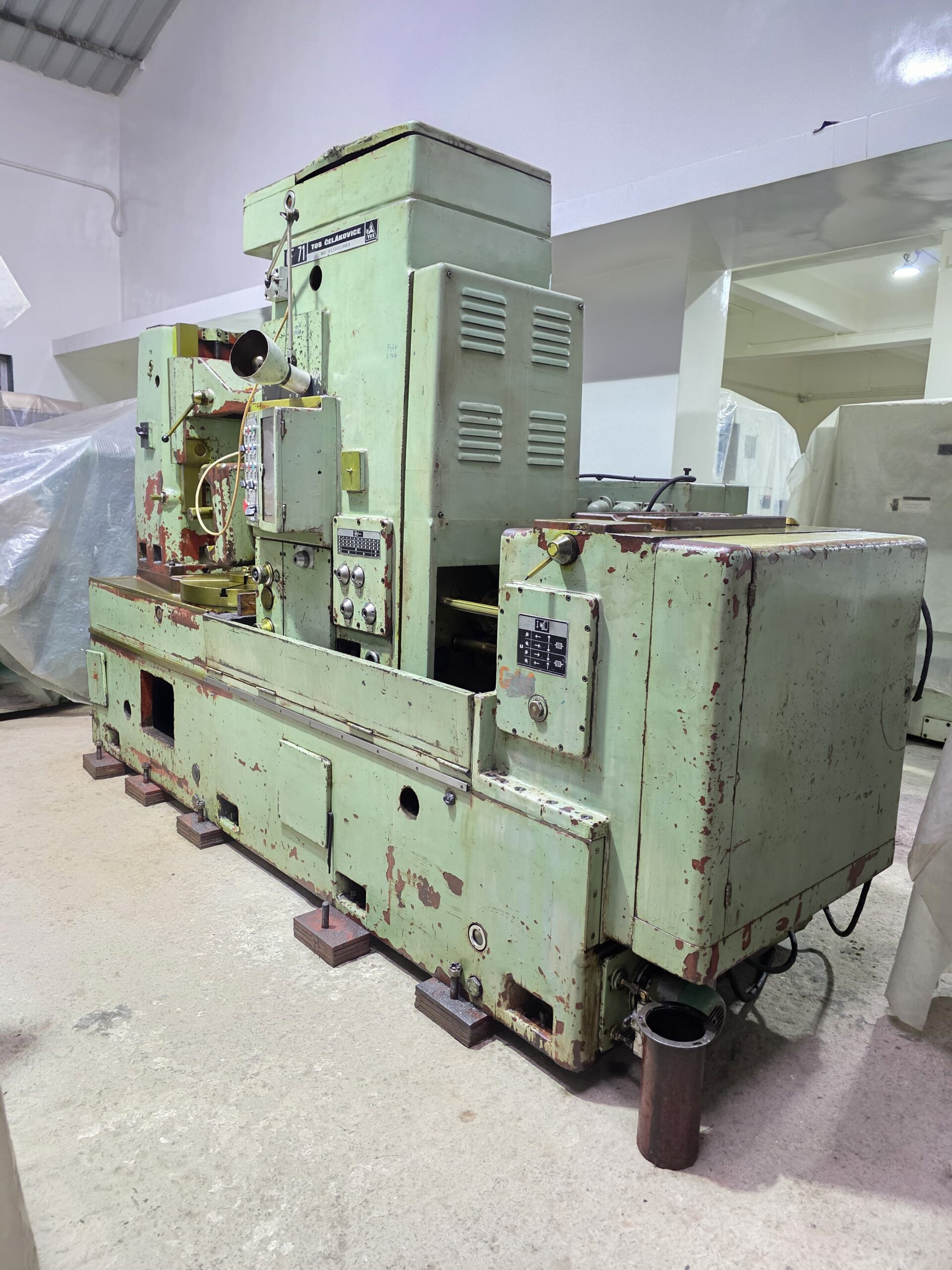 TOS OF71 GEAR HOBBING MACHINE - Image 2