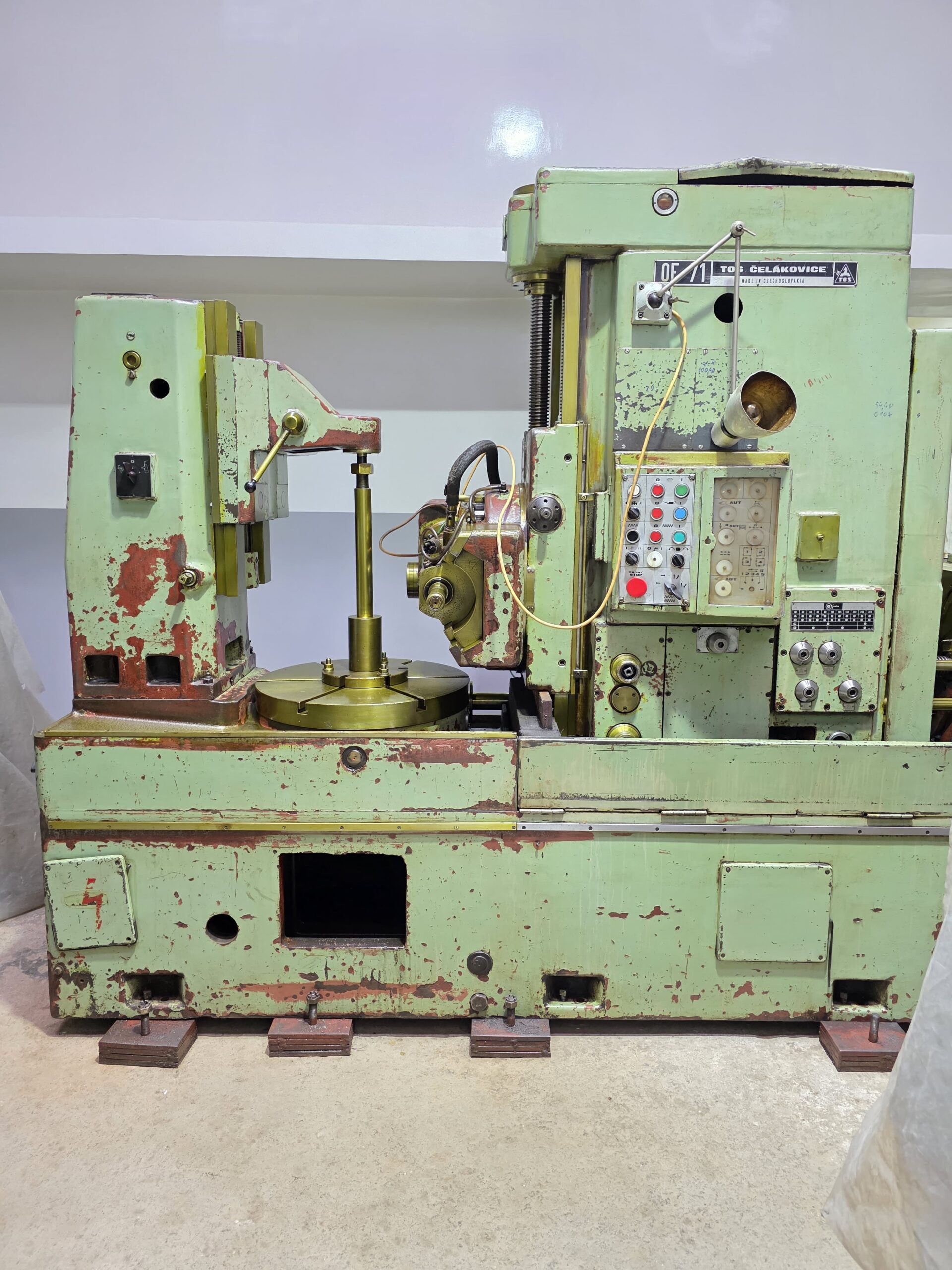 TOS OF71 GEAR HOBBING MACHINE