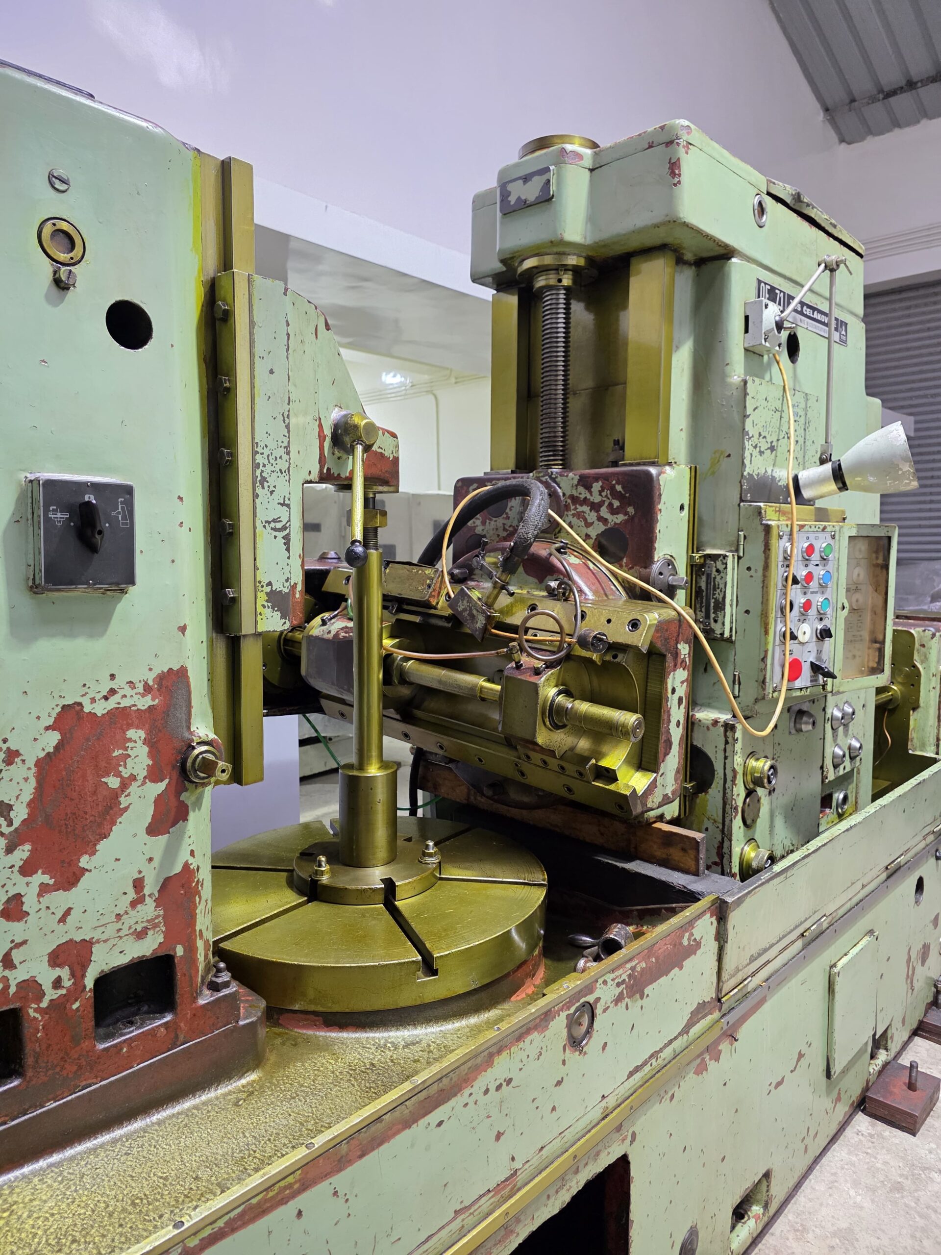 TOS OF71 GEAR HOBBING MACHINE - Image 5